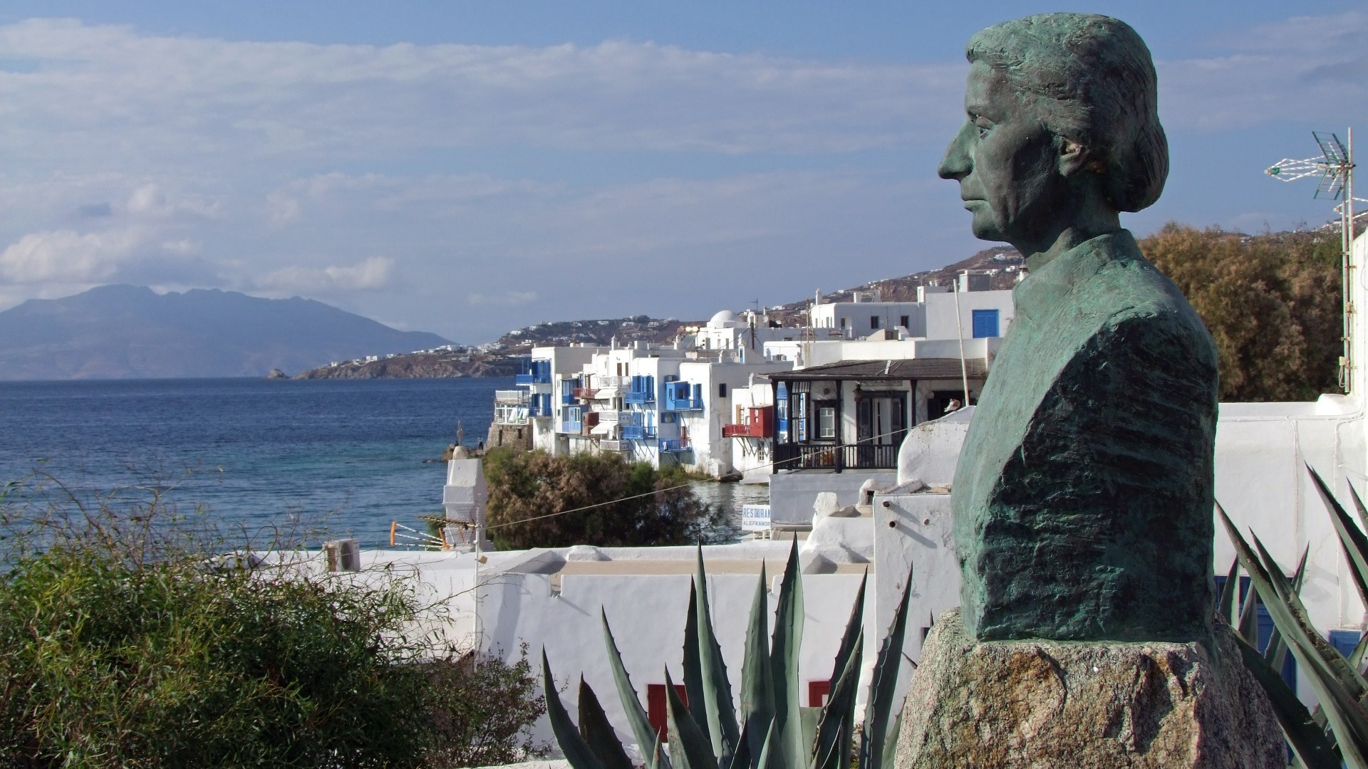 Mykonos statue