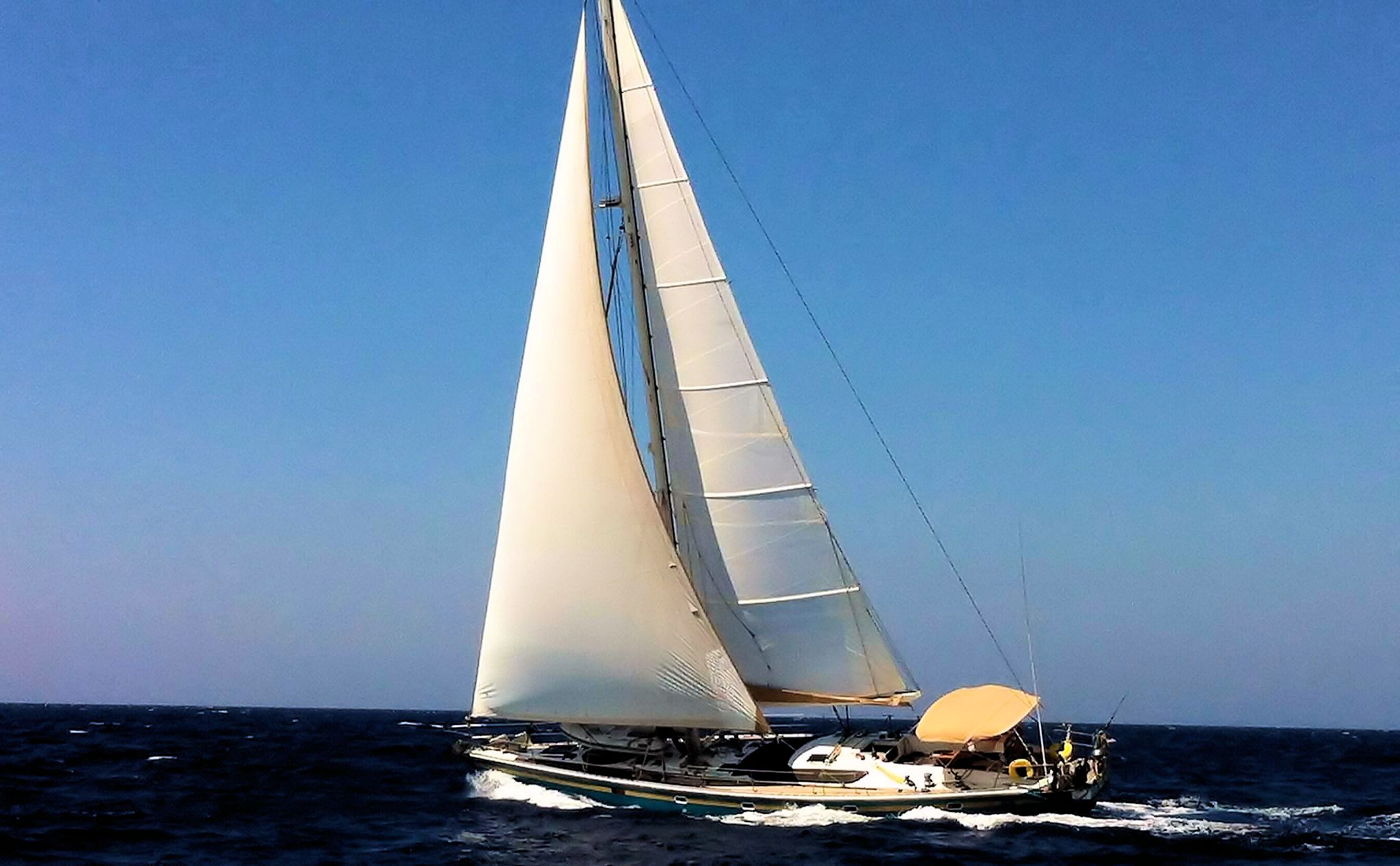 Osyan sailing in the Cyclades